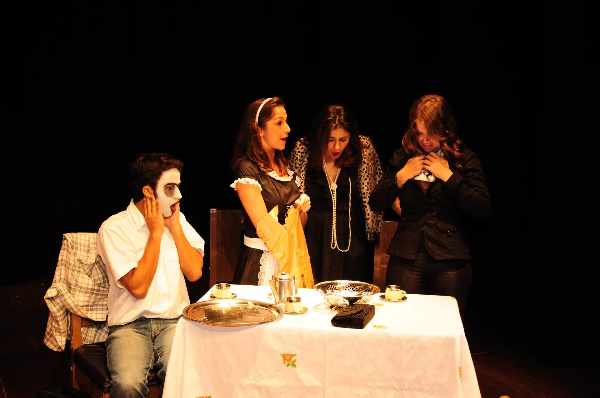 Foto de cena do espetáculo A Divina Herança