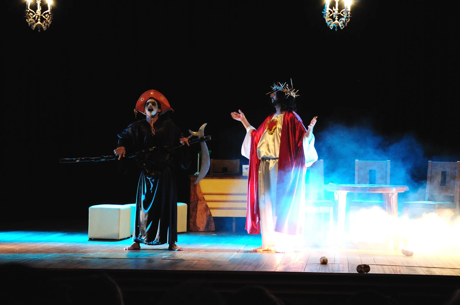 Foto de cena do espetáculo A Divina Herança
