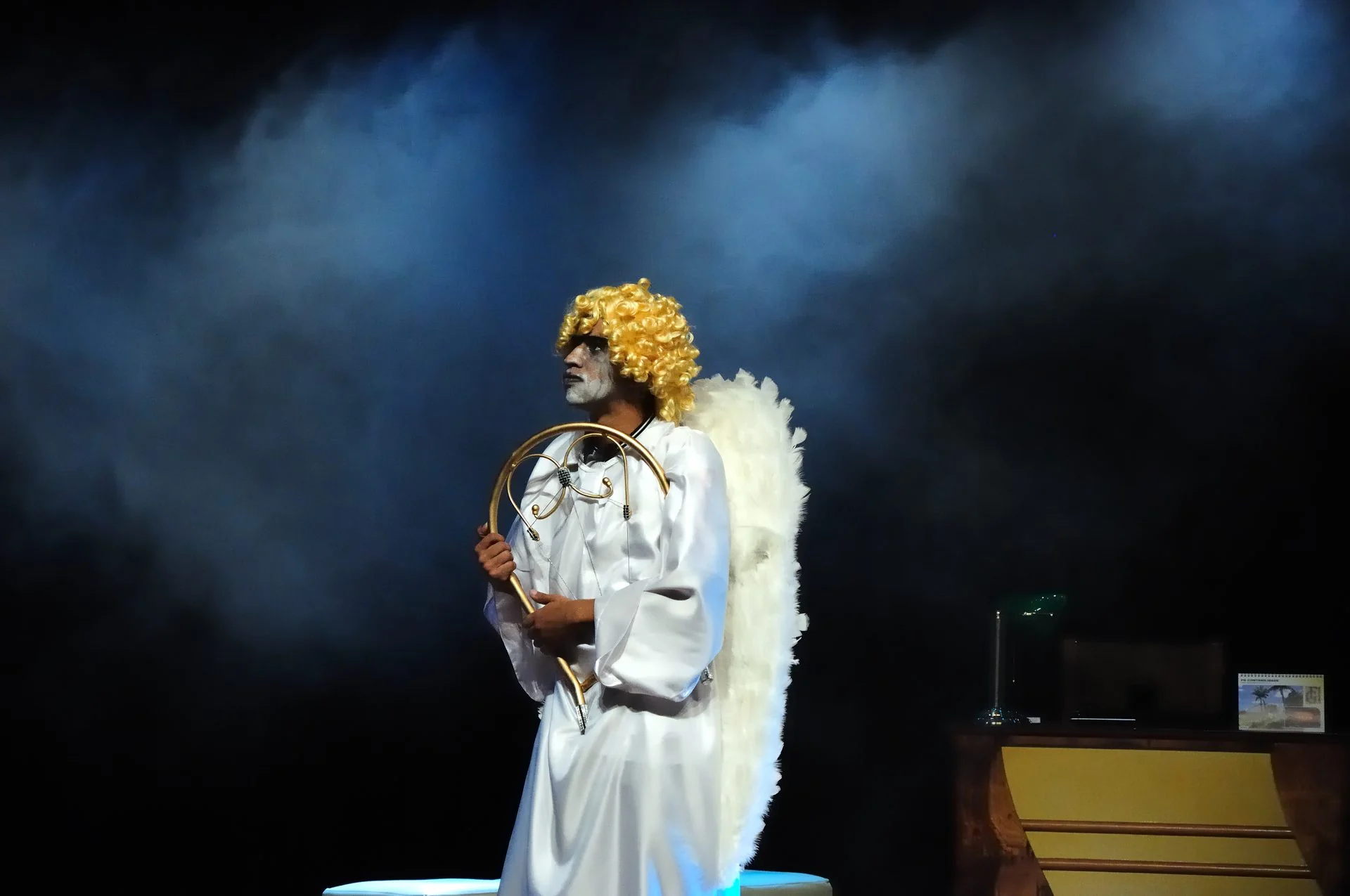Foto de cena do espetáculo A Divina Herança